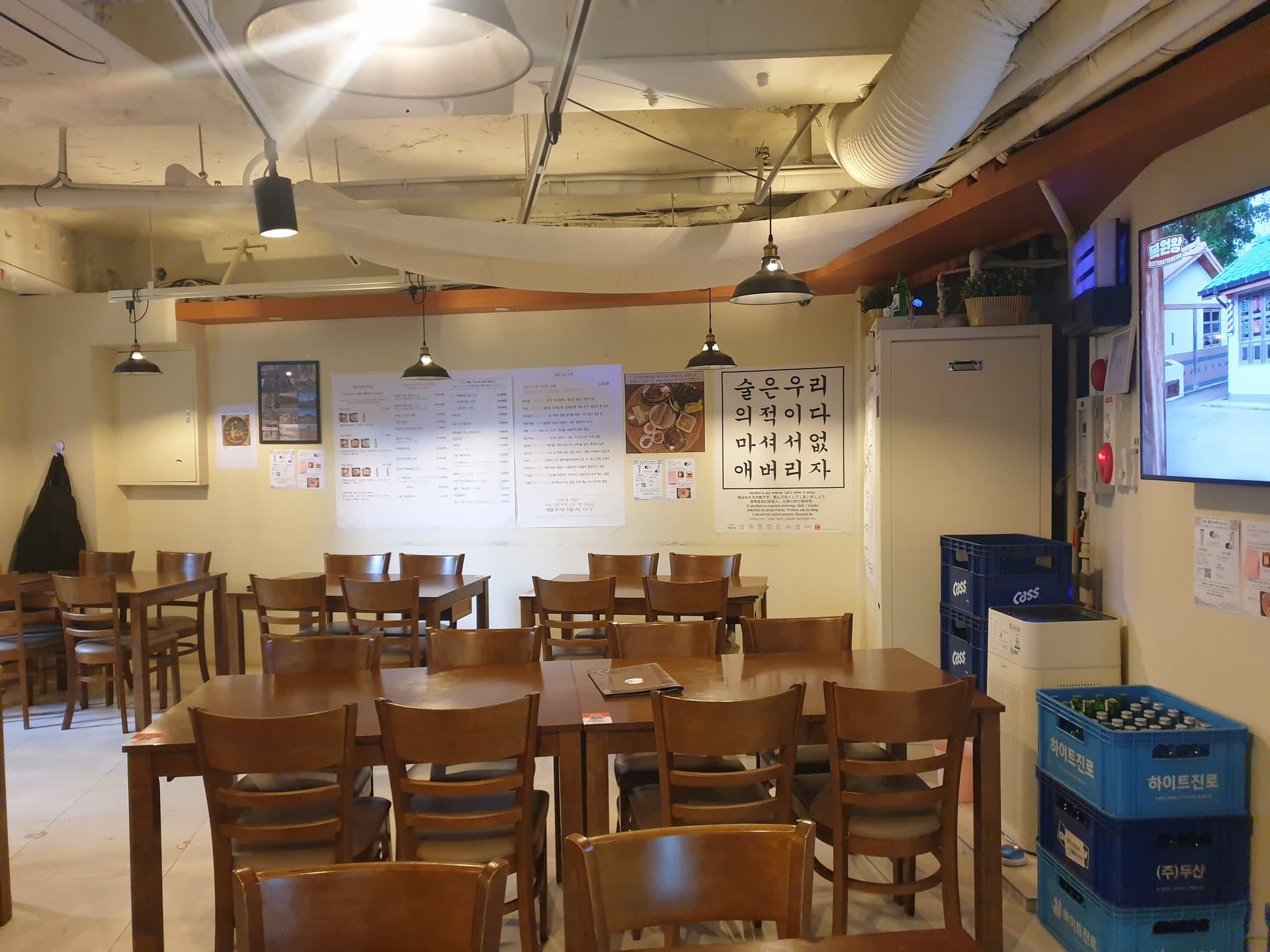 The spacious main dining room